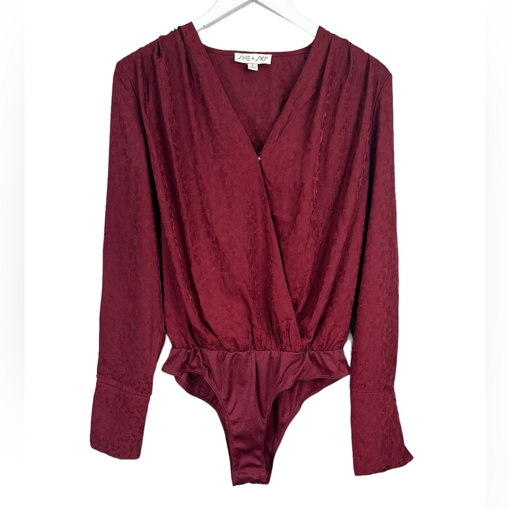 She + Sky Maroon Long Sleeve V Neck Bodysuit Size Large